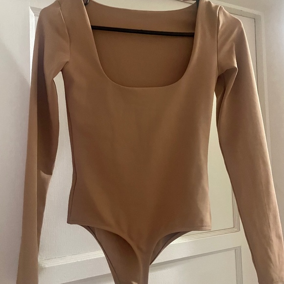 Express Tan Scoop Back Thong Bodysuit - Picture 1 of 2